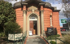 The Carnegie Library building that holds the Eastern Southland Gallery.