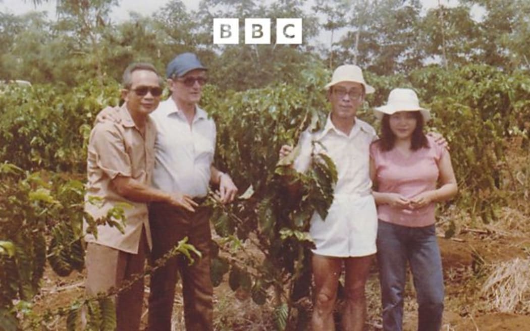 Siegfried Kaulfuß with Vietnamese coffee farmers