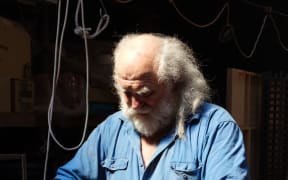 NZ sculptor Peter Lange
