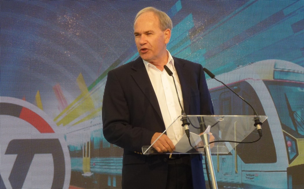 Paying for transport will be Auckland's biggest debate - and mayor Len Brown's biggest political challenge - for 2015.