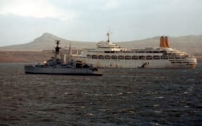 SS Canberra & HMS Andromeda Falklands 1982