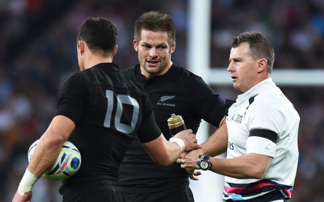 Nigel Owens talks to Dan Carter and Richie McCaw.