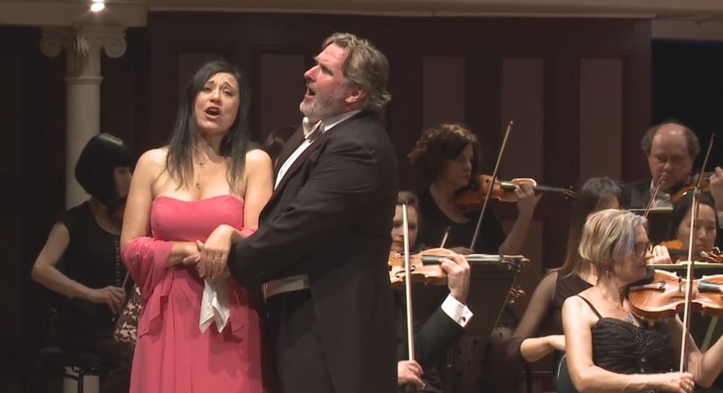Maria Luigia Borsi as Desdemona, Simon O'Neill as Otello