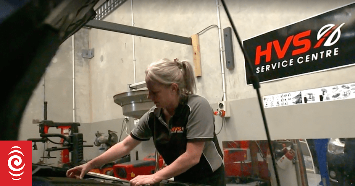 Teaching women about car maintenance – ‘They just walk away feeling so empowered’