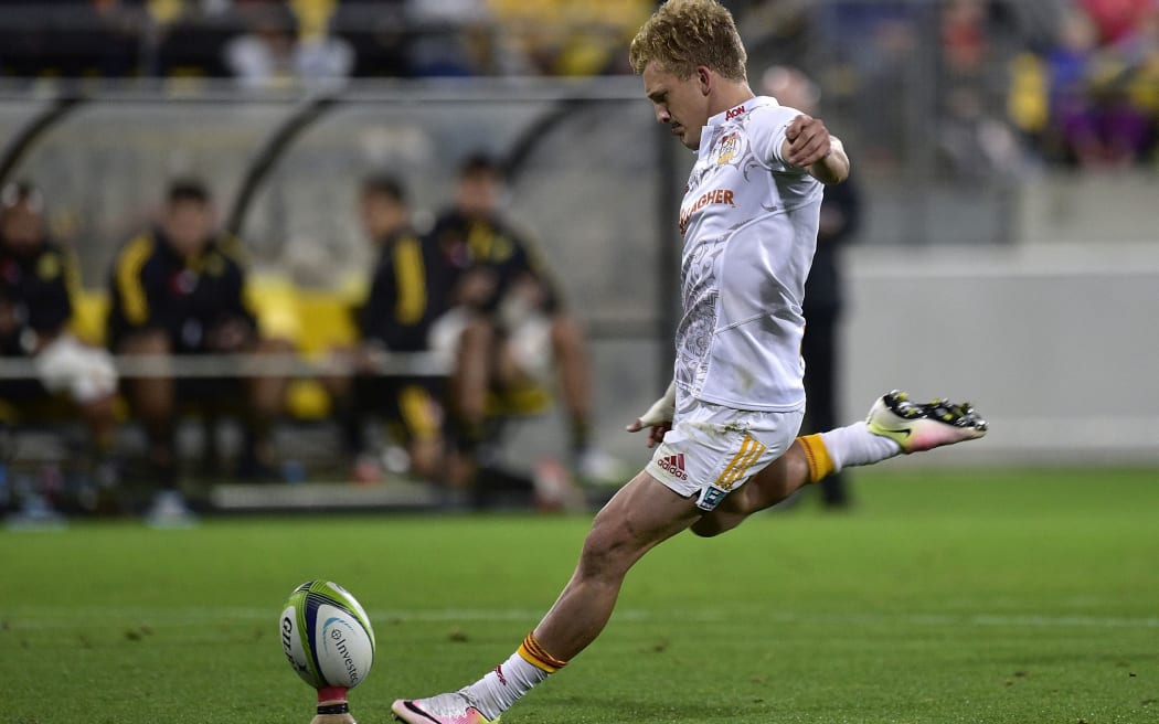 Damian McKenzie kicks a conversion