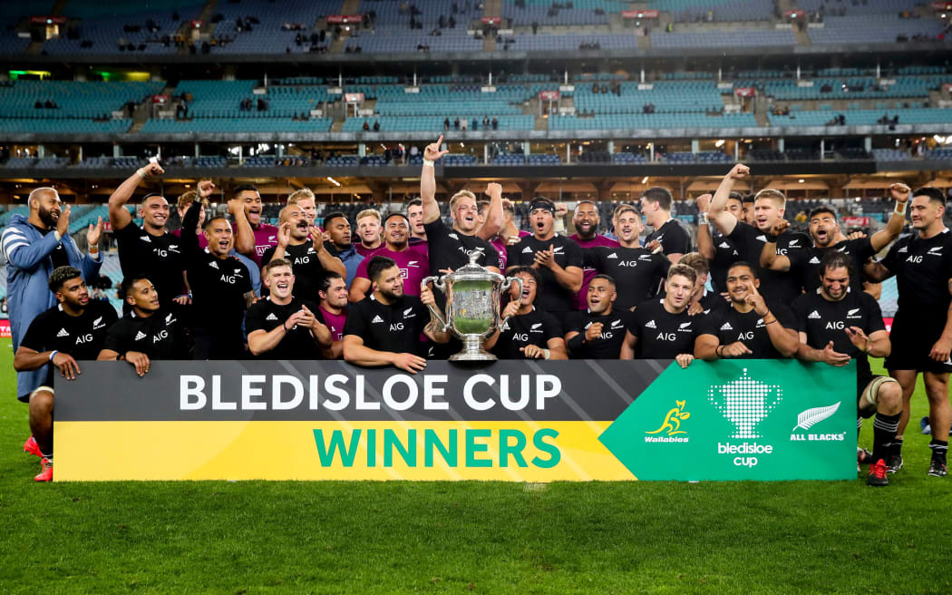 The All Blacks with the Bledisloe Cup after beating the Wallabies at ANZ Stadium, Sydney, Australia. 31st Oct 2020.