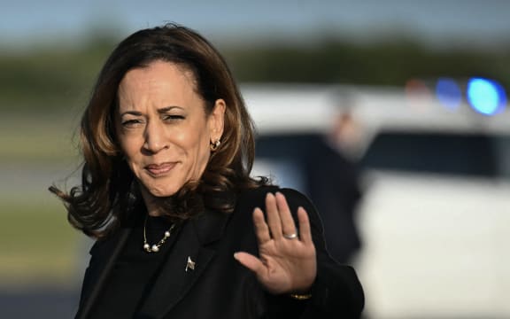 US Vice President and Democratic presidential candidate Kamala Harris waves as she arrives at Philadelphia International Airport in Philadelphia, Pennsylvania, on September 9, 2024. Harris and former US President and 2024 Republican presidential candidate Donald Trump will participate in a televised debate in Philadelphia on September 10. (Photo by Jim WATSON / AFP)
