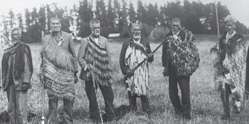 All but one of the Māori veterans of the Waikato War shown here were said to have fought at Ōrākau. They are (left to right) Te Wairoa Piripi, Hekiera Te Rangai, Huihi Pou-Patate, Te Huia Raureti, Mahu Te Mona, and Te Wharerangi Parekawa.