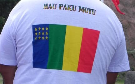 A Pakumotu supporter