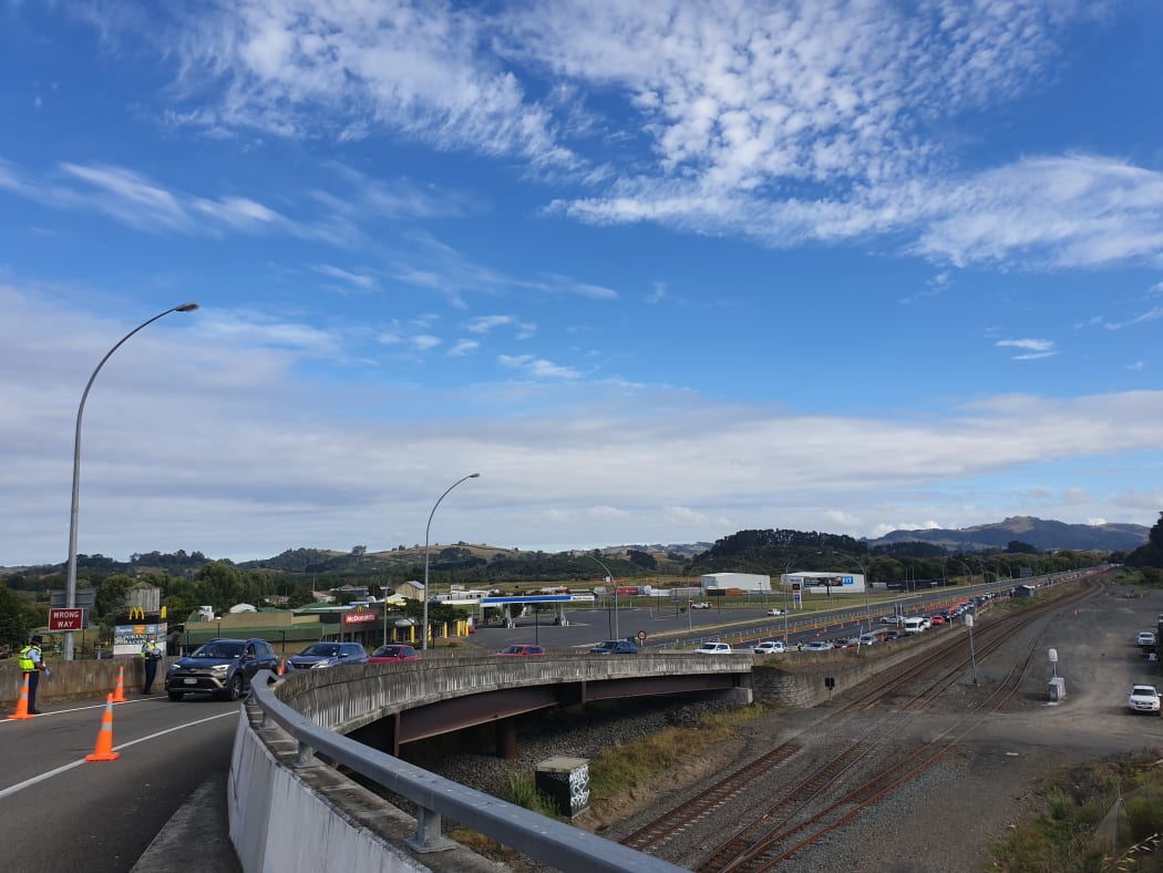 A police checkpoint at Auckland's southern border in Mercer on 28.2.2021, the day the city entered Covid-19 alert level 3 for seven days.