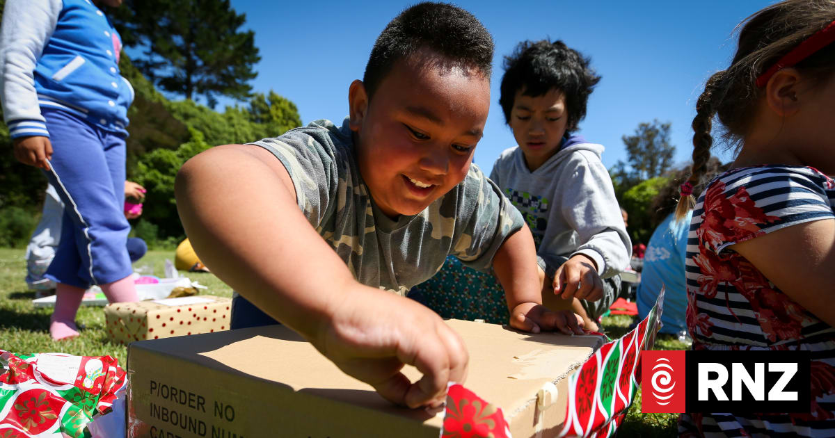 'Māori Santa Claus' pays early visit | RNZ