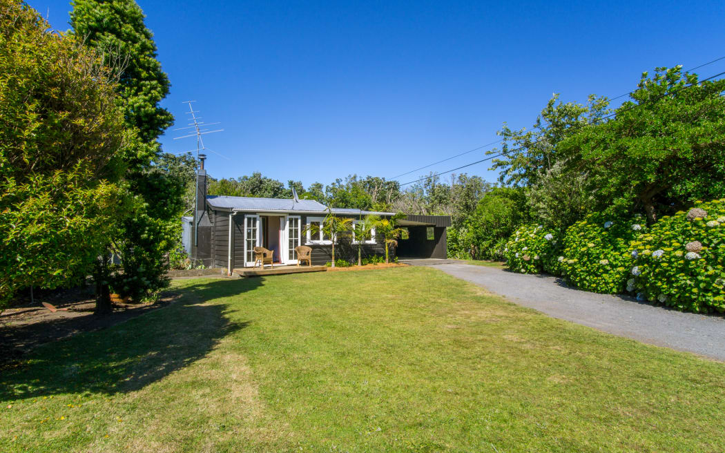 Fox Cottage at Opunake, the Bookabach winner of 'best NZ bach' of 2018.