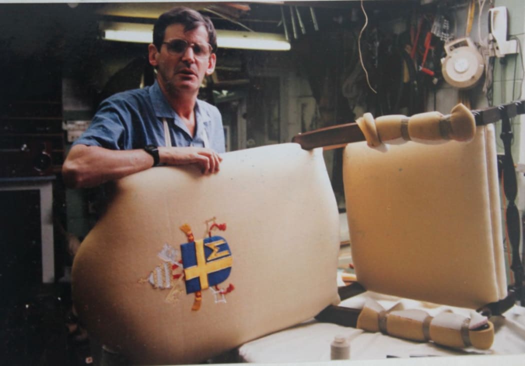 Upholsterer Colin Loach working on the Pope's chair 1986.