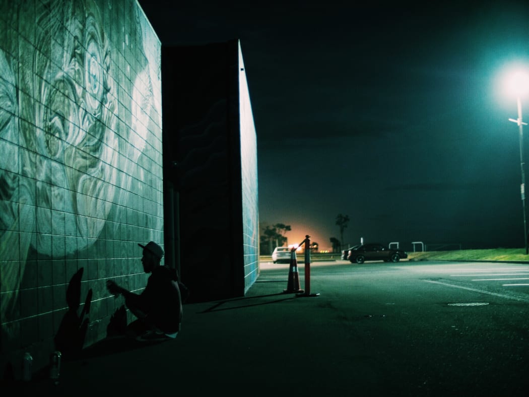 Cinzah Merkens works through darkness.