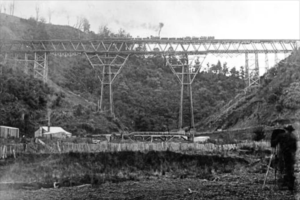 Makōhine viaduct near Ōhingaiti between Hunterville and Mangaweka.