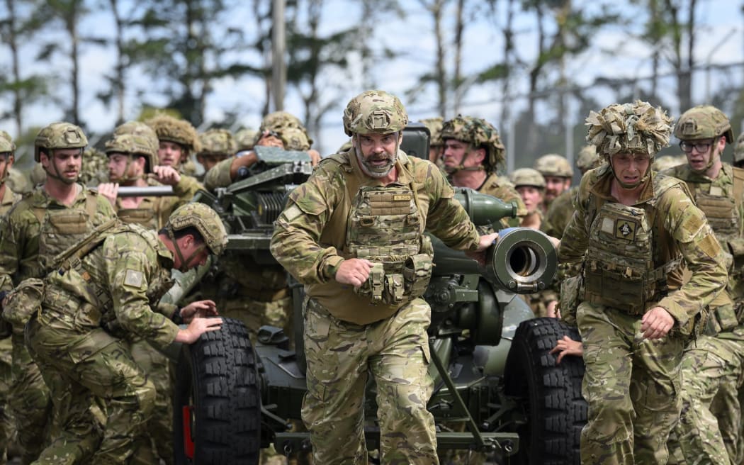 16th Field Regiment on its 75 kilometre gun run.