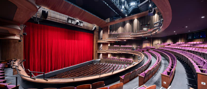 Waikato Regional theatre, Monday 5 January Photo: Stephen Barker / Barker Photography. ©Live Nation / Waikato Regional Theatre