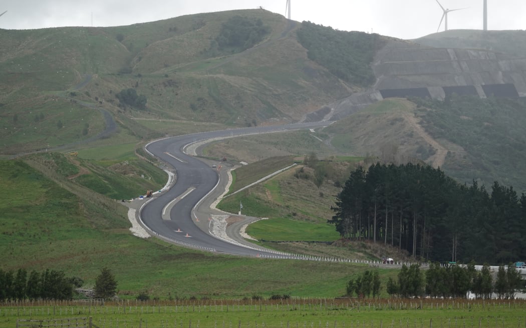 The new highway rises up the Ruahine Range, as seen from just south of Woodville.