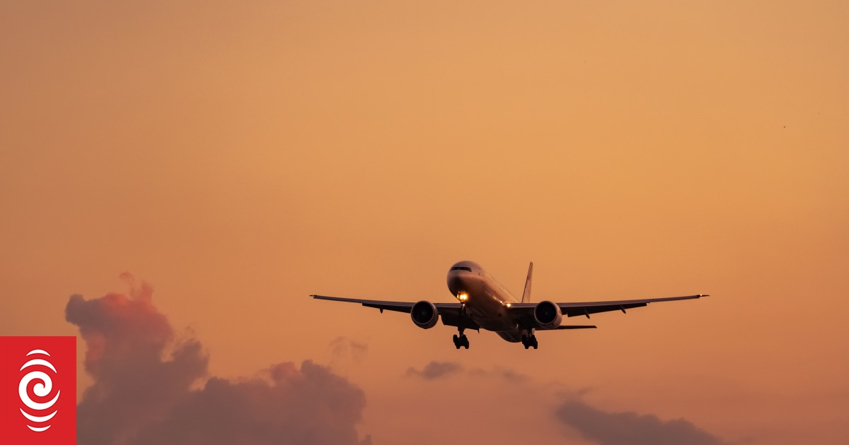Bonza: Passengers stranded as Australian airline w