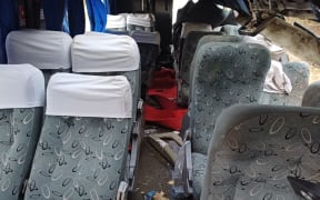 This handout photo provided by Brazil's Federal Highway Police shows a bus destroyed after an accident on the BR-423 highway, near the city of Saloáa, in Pernambuco state, Brazil, on October 18, 2025. At least 15 people died in a road accident when a bus driver going the wrong way lost control of the vehicle in northeast Brazil, police said Saturday. (Photo by Handout / Brazil's Federal Highway Police / AFP) / RESTRICTED TO EDITORIAL USE - MANDATORY CREDIT "AFP PHOTO / BRAZIL'S FEDERAL HIGHWAY POLICE" - NO MARKETING NO ADVERTISING CAMPAIGNS - DISTRIBUTED AS A SERVICE TO CLIENTS