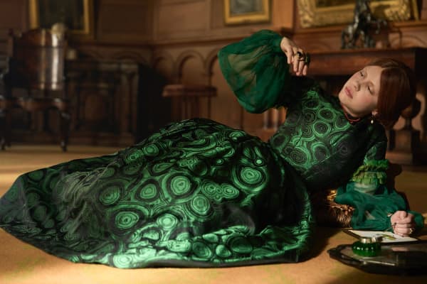 FRANKENSTEIN. Mia Goth as Elizabeth in Frankenstein. Cr. Ken Woroner/Netflix © 2025.