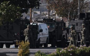 TORRANCE, CA - JANUARY 22: Law enforcement surrounds a white van in a parking lot that is being investigated for a possible connection to the earlier Monterey Park mass shooting on January 22, 2023 in Torrance, California. 10 people were killed and 10 more injured at a dance studio in Monterey Park near a Lunar New Year celebration on Saturday night.   Eric Thayer/Getty Images/AFP (Photo by Eric Thayer / GETTY IMAGES NORTH AMERICA / Getty Images via AFP)
