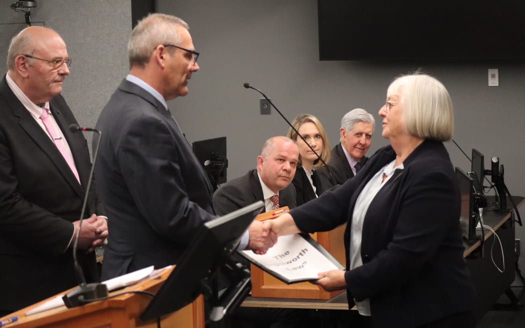 Neil Harding presents a petition to the Royal Commission of Inquiry into Abuse in Care on 20 October, 2022.