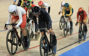 Poland's Daria Pikulik (L) cycles ahead of New Zealand's Ally Wollaston (R) for second and third place consecutively, in the women's track cycling omnium points race of the Paris 2024 Olympic Games at the Saint-Quentin-en-Yvelines National Velodrome in Montigny-le-Bretonneux, south-west of Paris, on August 11, 2024. (Photo by Emmanuel DUNAND / AFP)