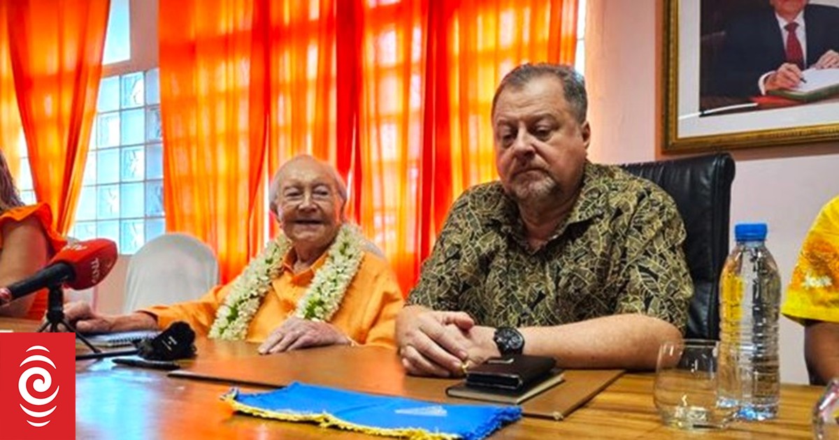 Former French Polynesia president Flosse steps down after 52 years in politics