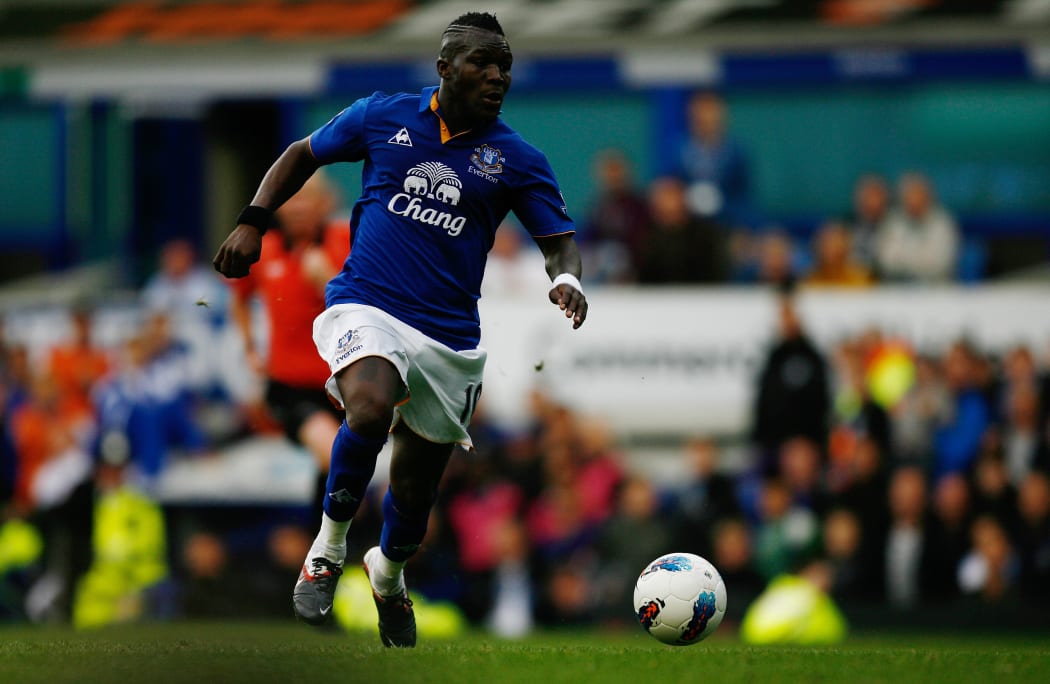 Royston Drenthe playing for Everton.