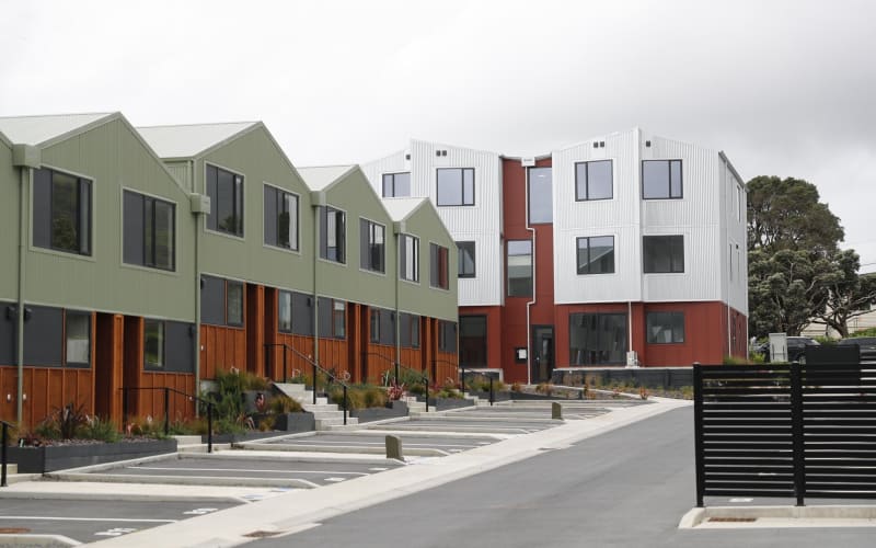 The Government is still trying to sell the 35 empty townhouses it owns at Waikanae after buying them from a flopped development.