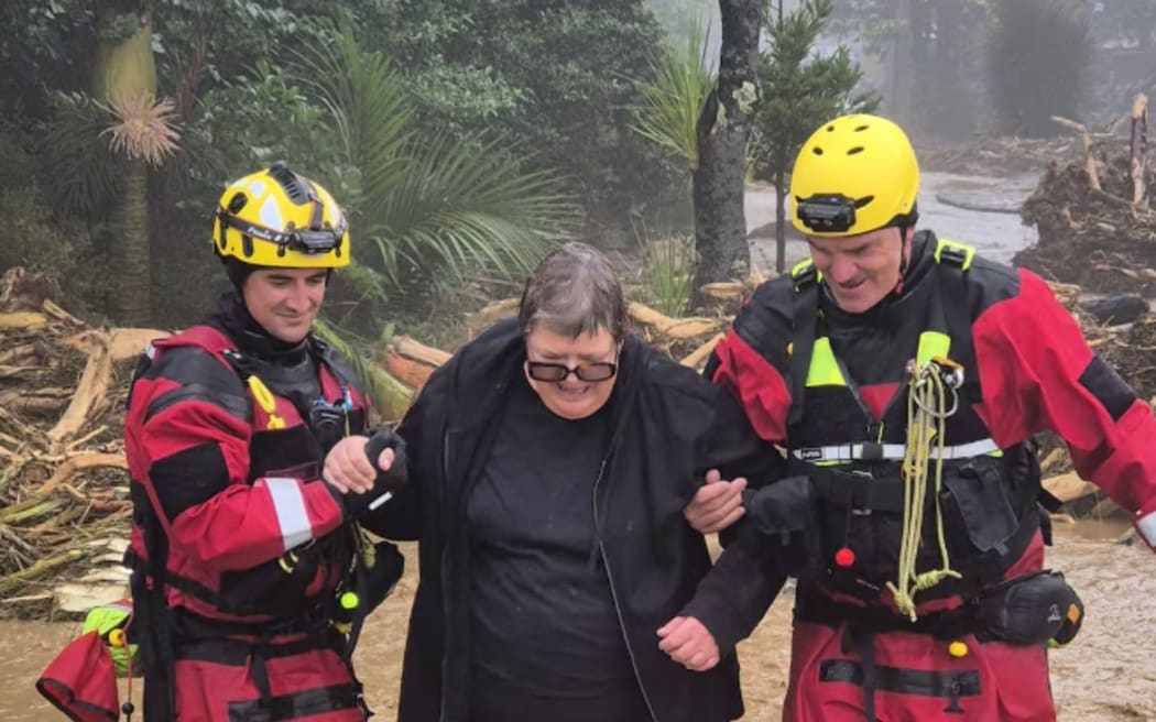 Sjaak van Unnik and Hessel Mulder during Te Araroa floods