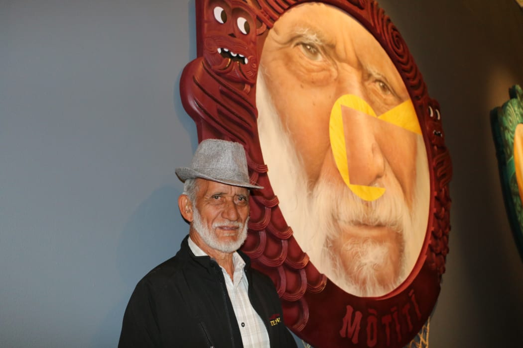 Graham Hoete beside his G series portrait.