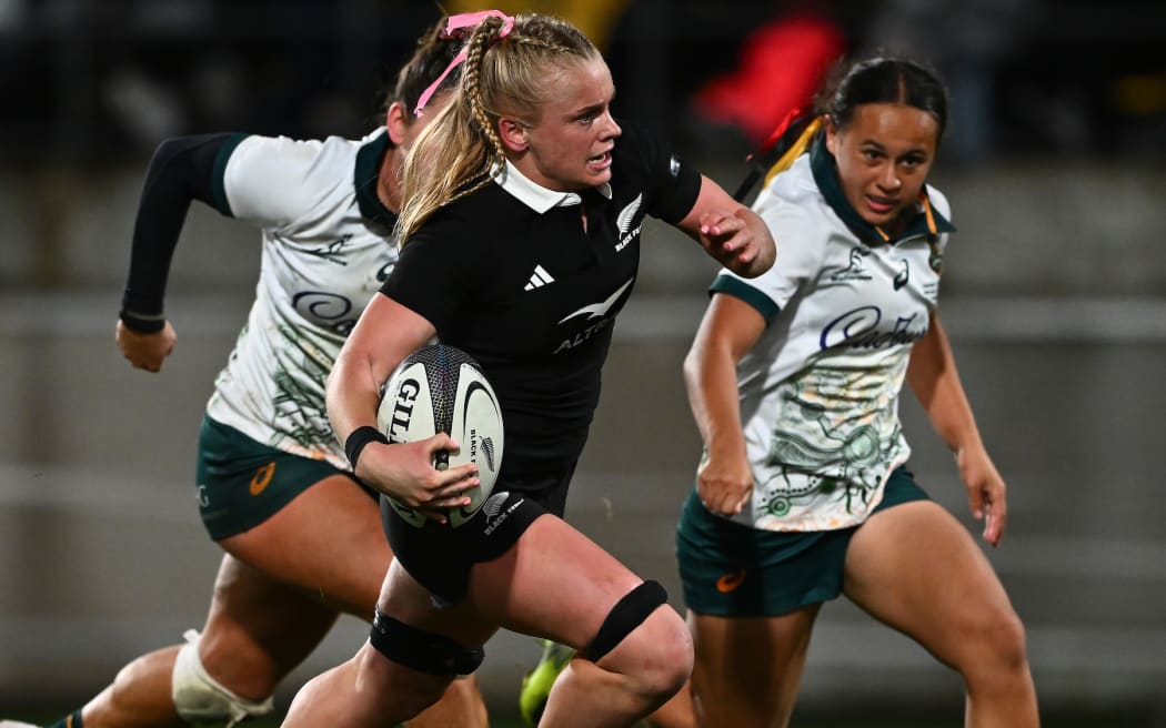 Jorja Miller of New Zealand makes a break, O’Reilly Cup, New Zealand Black Ferns v Australia Wallaroos.