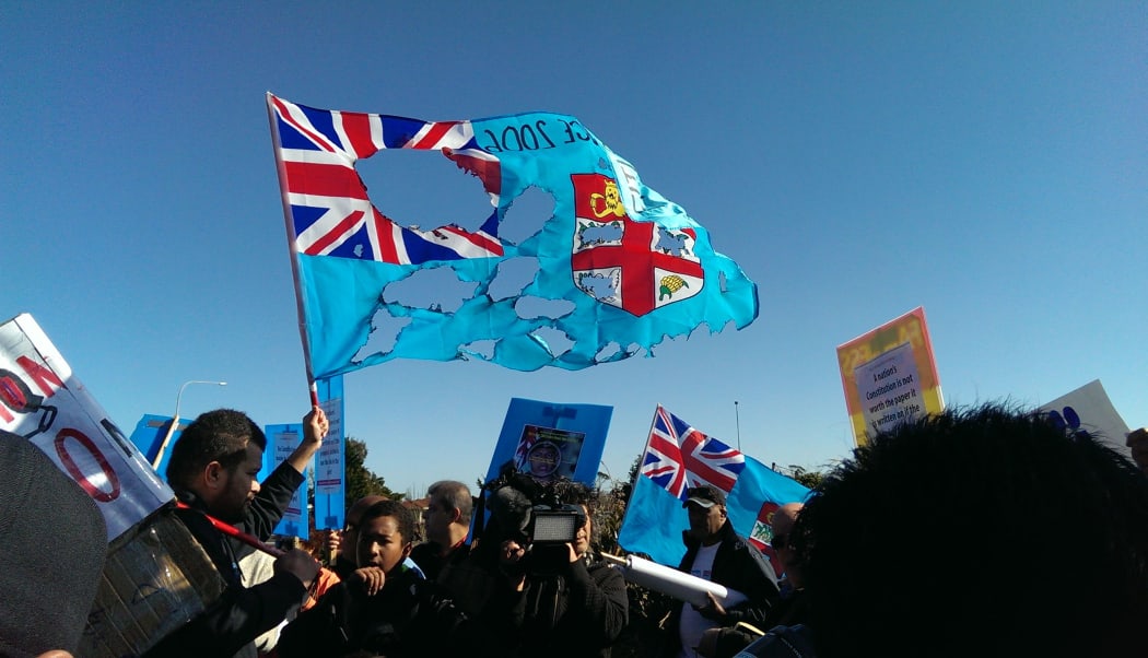 A clash has broken out in South Auckland between supporters and opponents of Fiji's leader Frank Bainimarama.