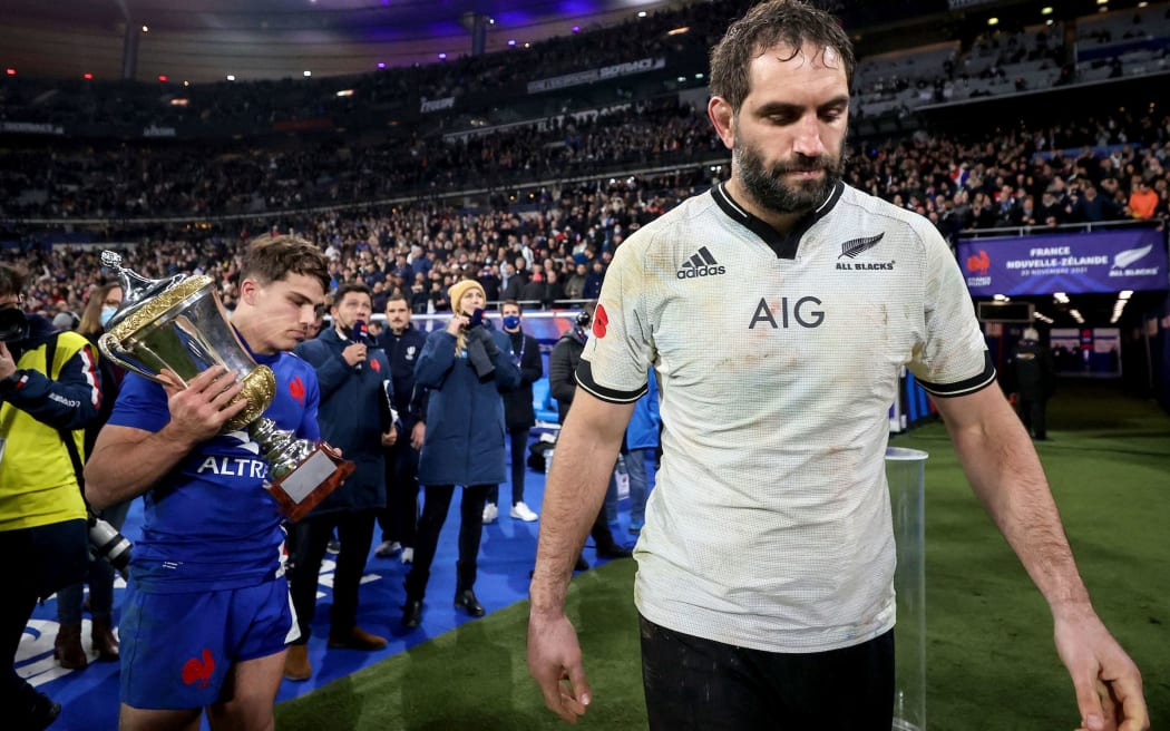 Autumn Nations Series, Stade de France, Paris, France 20/11/2021
France vs New Zealand
France's Antoine Dupont is presented with the David Gallaher Cup by Sam Whitelock of New Zealand 
Mandatory Credit Â©INPHO/James Crombie