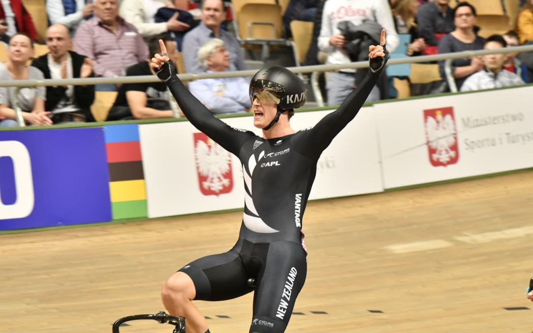 Campbell Stewart celebrates winning 2019 World Omnium title.