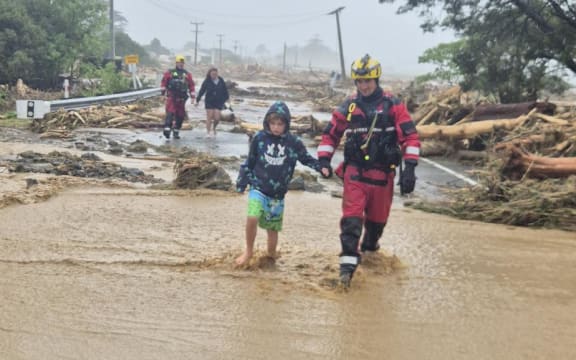 Te Araroa flooding - Byron Glover's family during the evacuation
