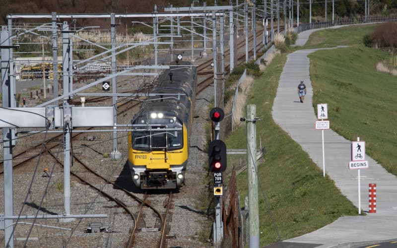 Metlink pulls 11 trains out of service as parts supplier collapses | RNZ