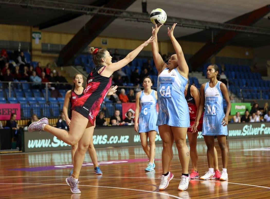 AJ Savelio's two point shots helped Marama Vou to a first Super Club win.
