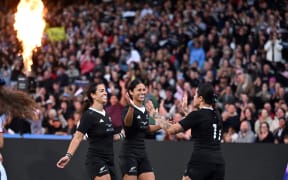 Katelyn Vahaakolo scores for the Black Ferns.