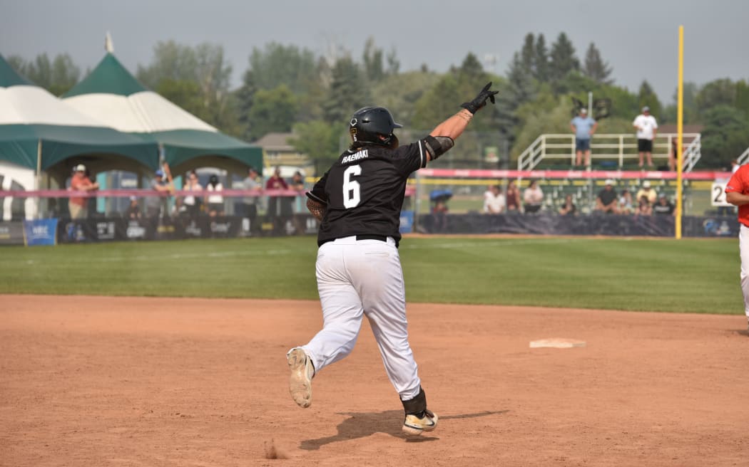 Jerome Raemaki helped New Zealand score their first Super Round win against team USA with a 3 rbi walk off homerun in the seventh.