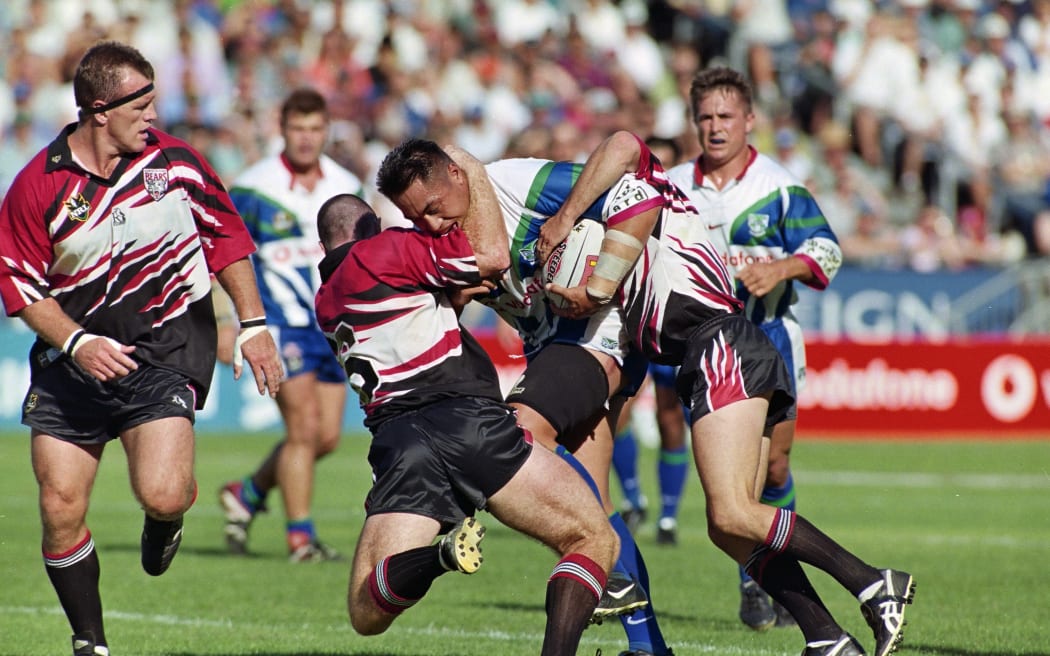 Auckland Warriors player Joe Vagana takes on the North Sydney Bears defence in an NRL game at Ericsson Stadium, Auckland. 13 May 1999.