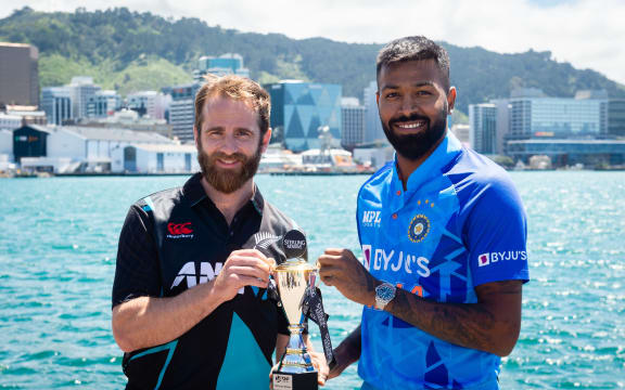 Captains Kane Williamson of New Zealand and Hardik Pandya of India pose with the T20 series trophy, 2022.