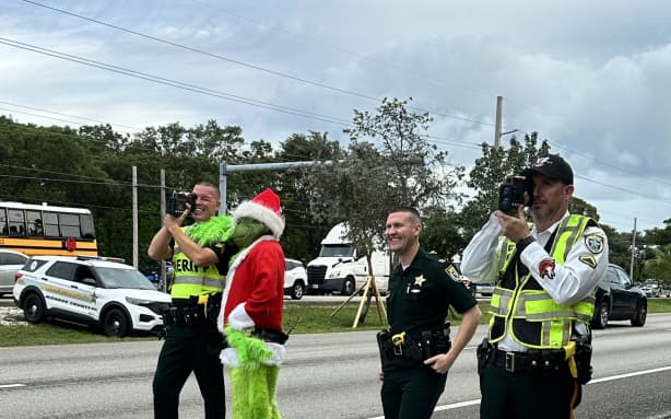 Officer Grinch gives speeding drivers in Florida a choice: a fine or an ...