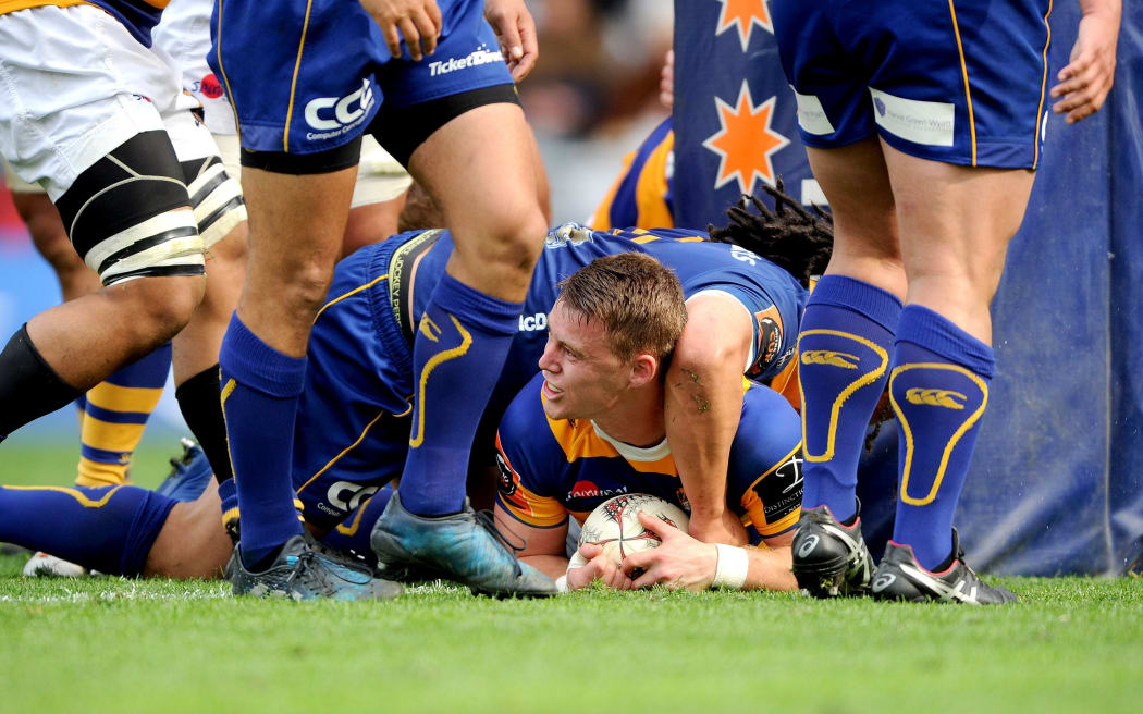 Luke Campbell of Bay of Plenty scores a try.