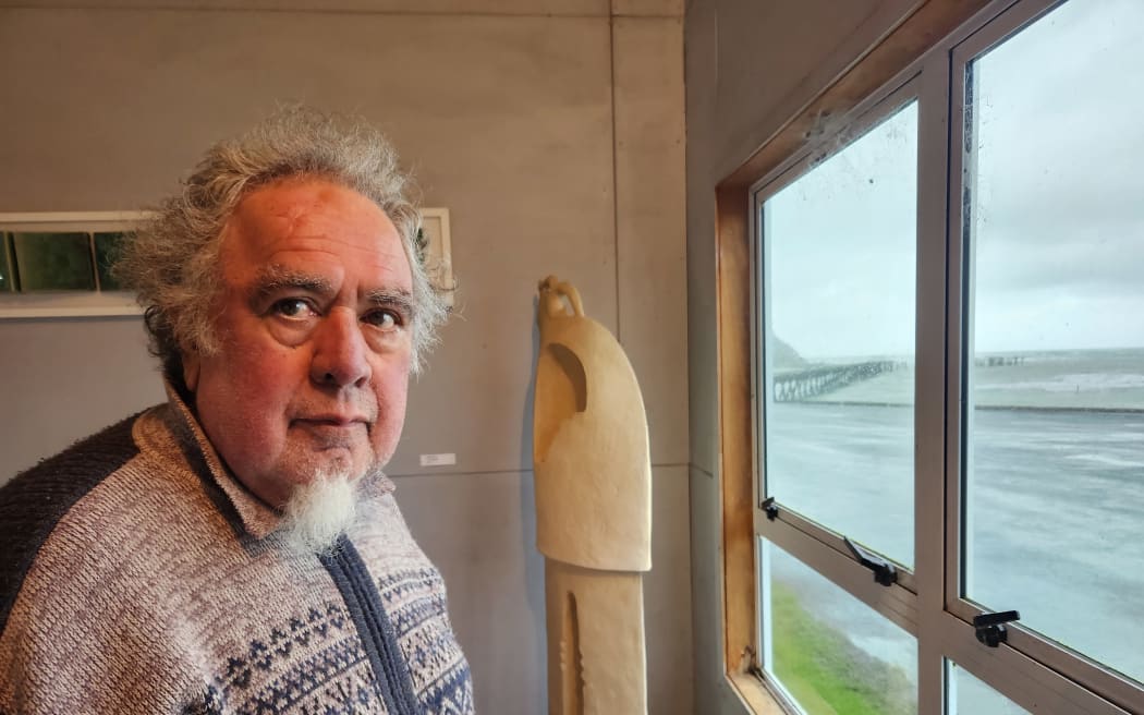 Baye Riddell in his studio on the wharf at Tokomaru Bay