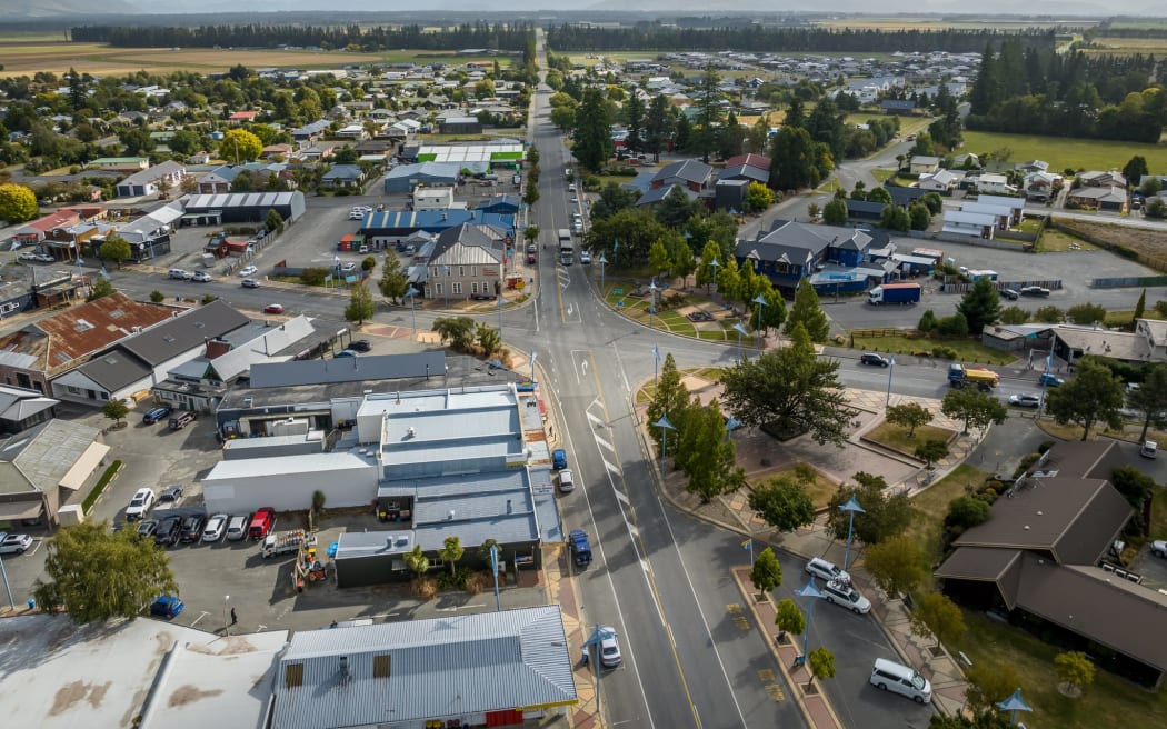 Methven is a popular tourist destination with Mt Hutt Ski Area and the Ōpuke Thermal Pools.