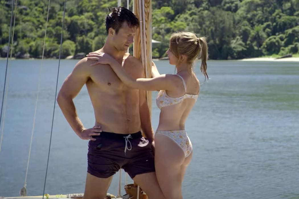 Still image from the 2023 romantic comedy Anyone But You featuring Glen Powell and Sydney Sweeney.