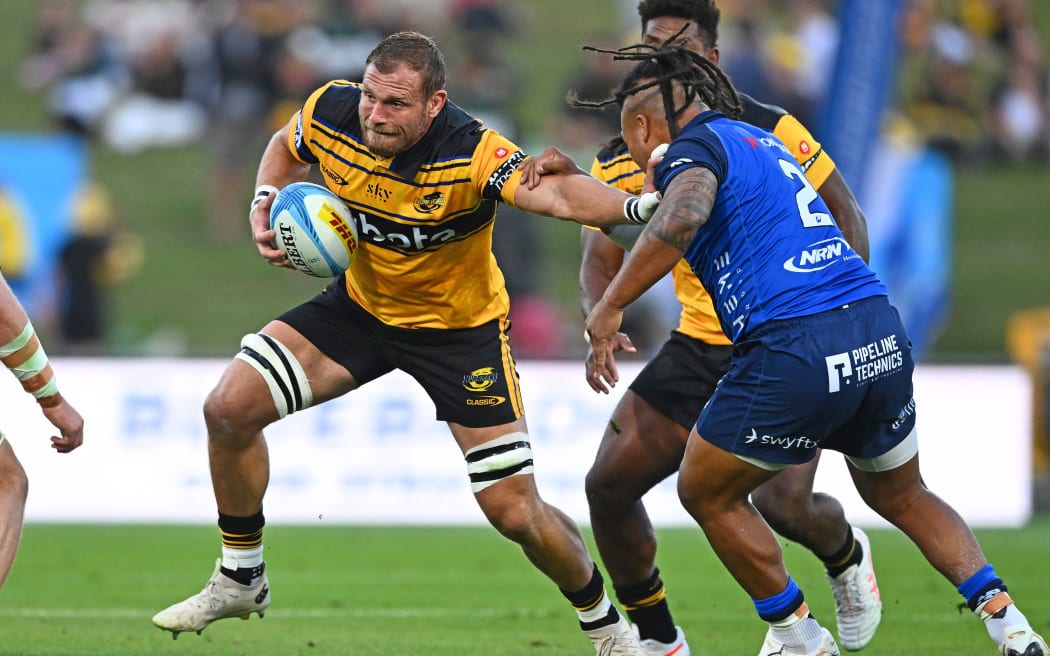 Rugby: Veteran loosie Brad Shields extends stay with Hurricanes | RNZ News